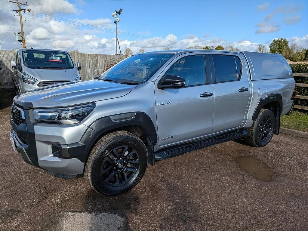 TOYOTA Hilux