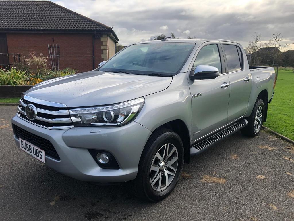 TOYOTA Hilux