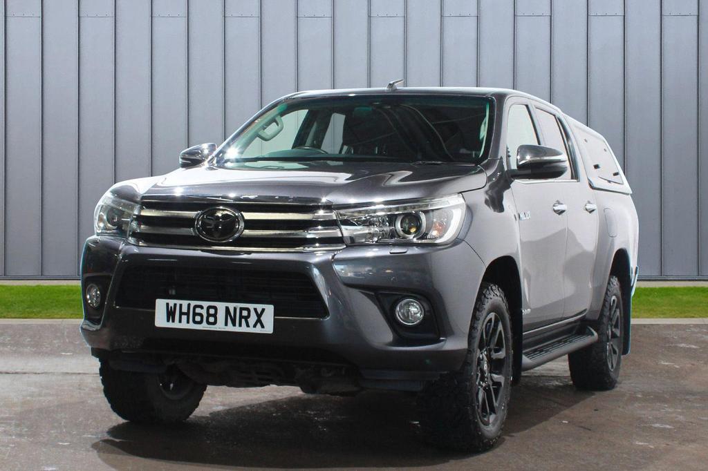 TOYOTA Hilux