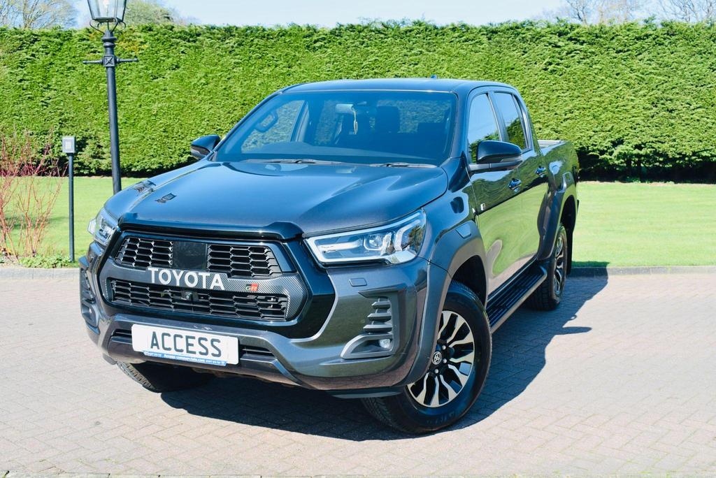 TOYOTA Hilux
