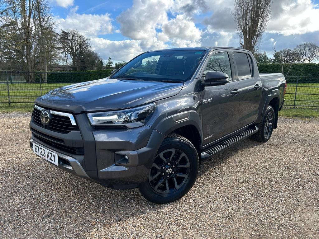 TOYOTA Hilux