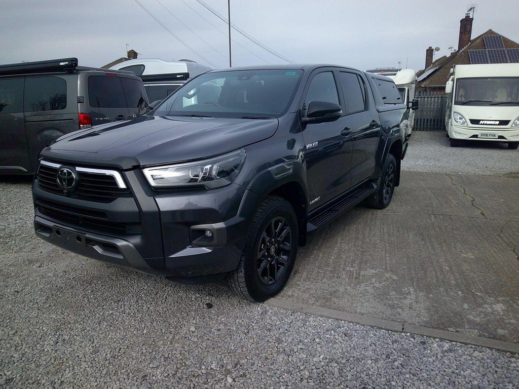 TOYOTA Hilux