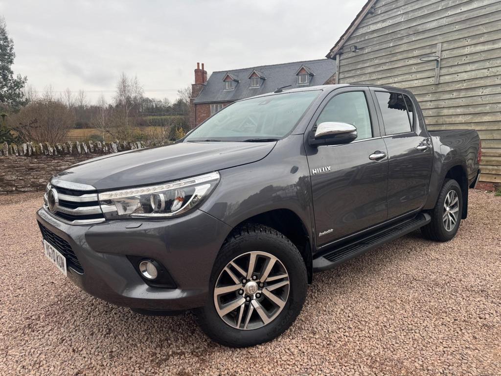 TOYOTA Hilux