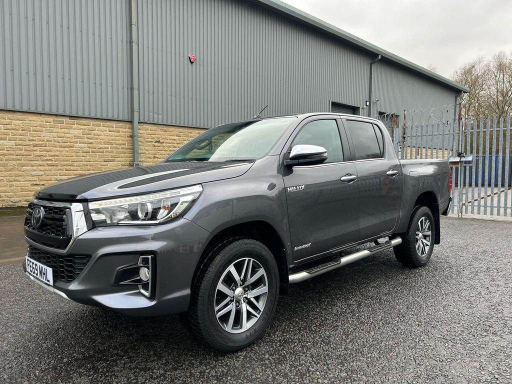 TOYOTA Hilux