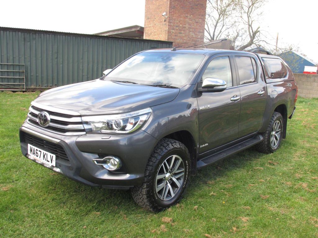 TOYOTA Hilux