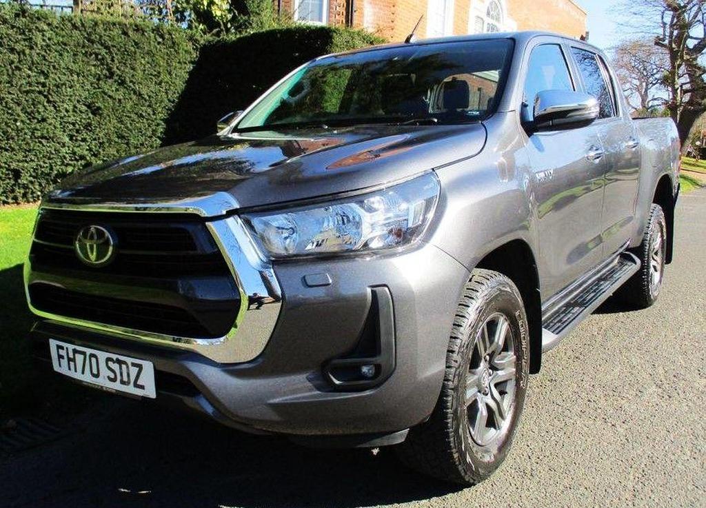 TOYOTA Hilux