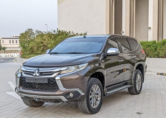 MITSUBISHI MONTERO