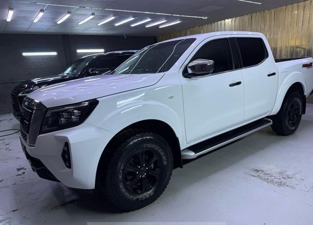 NISSAN Navara