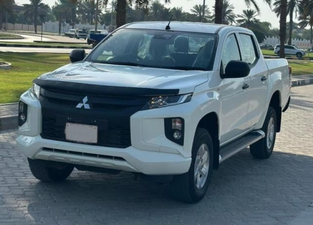 MITSUBISHI Triton