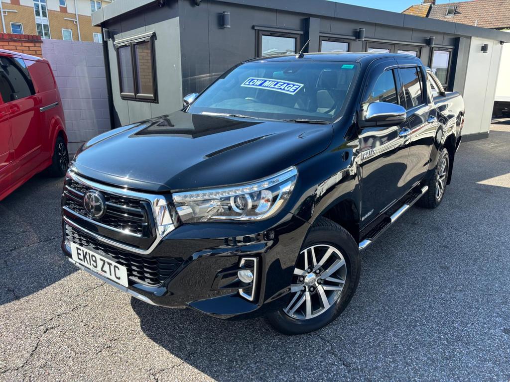 TOYOTA Hilux